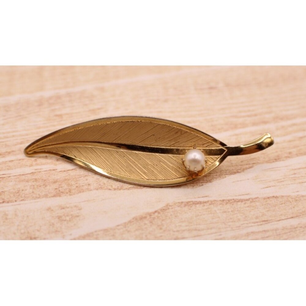Vintage Textured Leaf Shape Pearl Pin Brooch Jewelry Lapel Hat Fashion Gold Tone